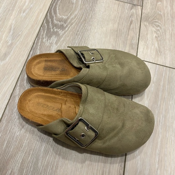 Soda Shoes - SODA tan buckle clogs size 6 like new